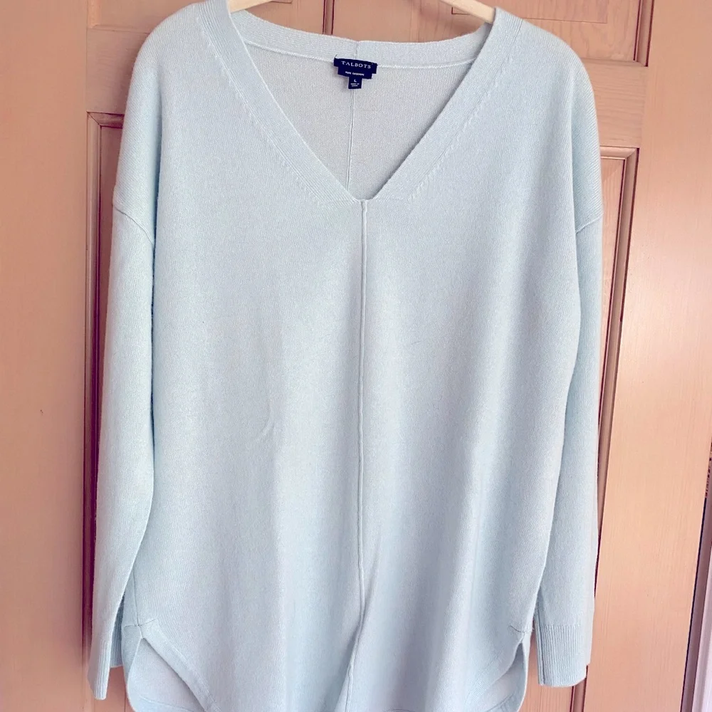 Talbots Cashmere v-neck, shirttail hem sweater - Picture 1 of 3